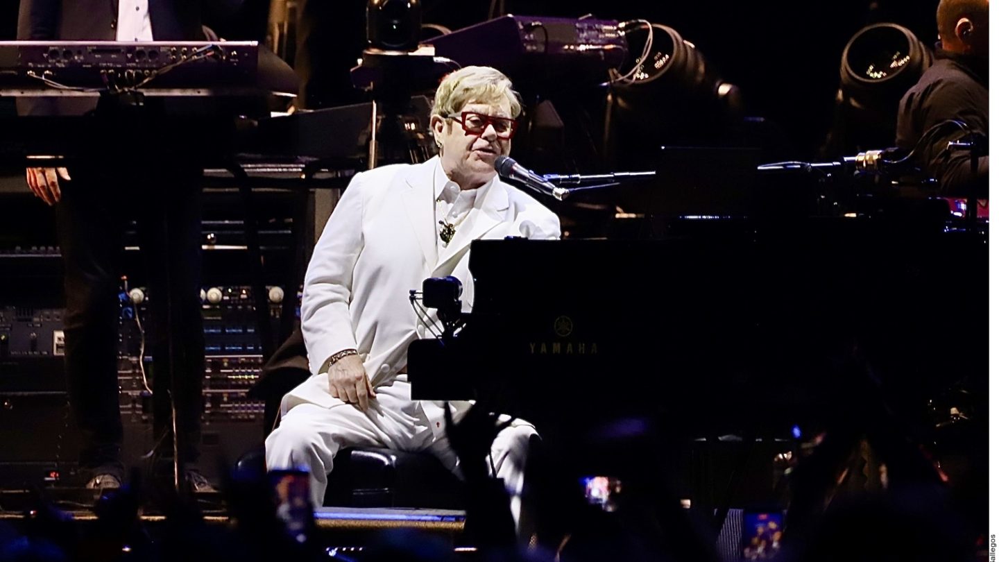 Elton John se despide con noche inolvidable