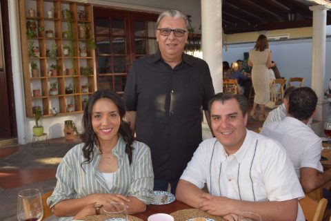 Melchor Flores, Idvette García y Luis Lobo. 