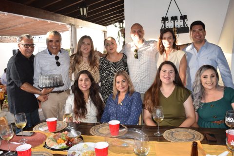 Melchor Flores, Héctor Uraga, Minerva Celaya, Diana Celaya, Mario Ruanova, Ana Gabriela Estrada, Alejandro Flores, Kennya Vargas, Mary Ponce, Martha y Ruby Sandoval.