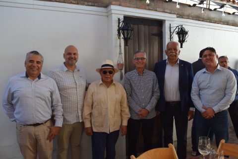 Héctor Uraga, Mario Ruanova, Alfonso García Quiñones, Alfredo Salazar, Julio Salinas y Enrique Sánchez.