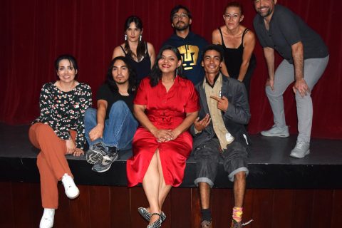 El equipo completo se tomó la foto del recuerdo al finalizar la puesta en escena.