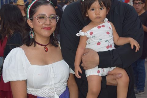 La familia Vázquez Licona estuvo presente durante la Noche Mexicana 2026.