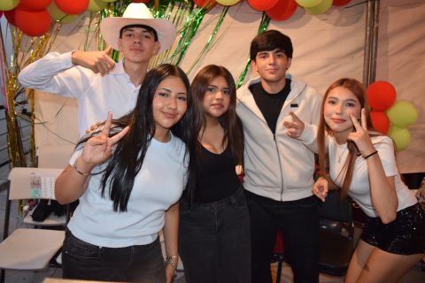 Jonathan, Zoe, Andrea, Damian e Ivanna.