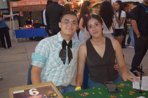 Fernando Gómez y Alexa Meza.