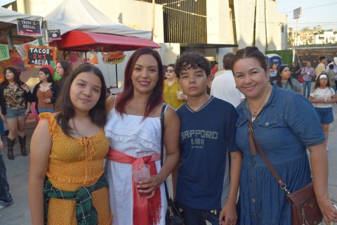 Sofía, Liliana, Omar y Lizett.