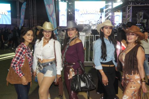 Laura Elena, Gaby, Maribel, Rosse y Antonia.