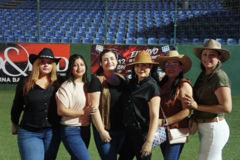 Belkan, Tania, Danae, Evelyn, Ángeles y Claudia.