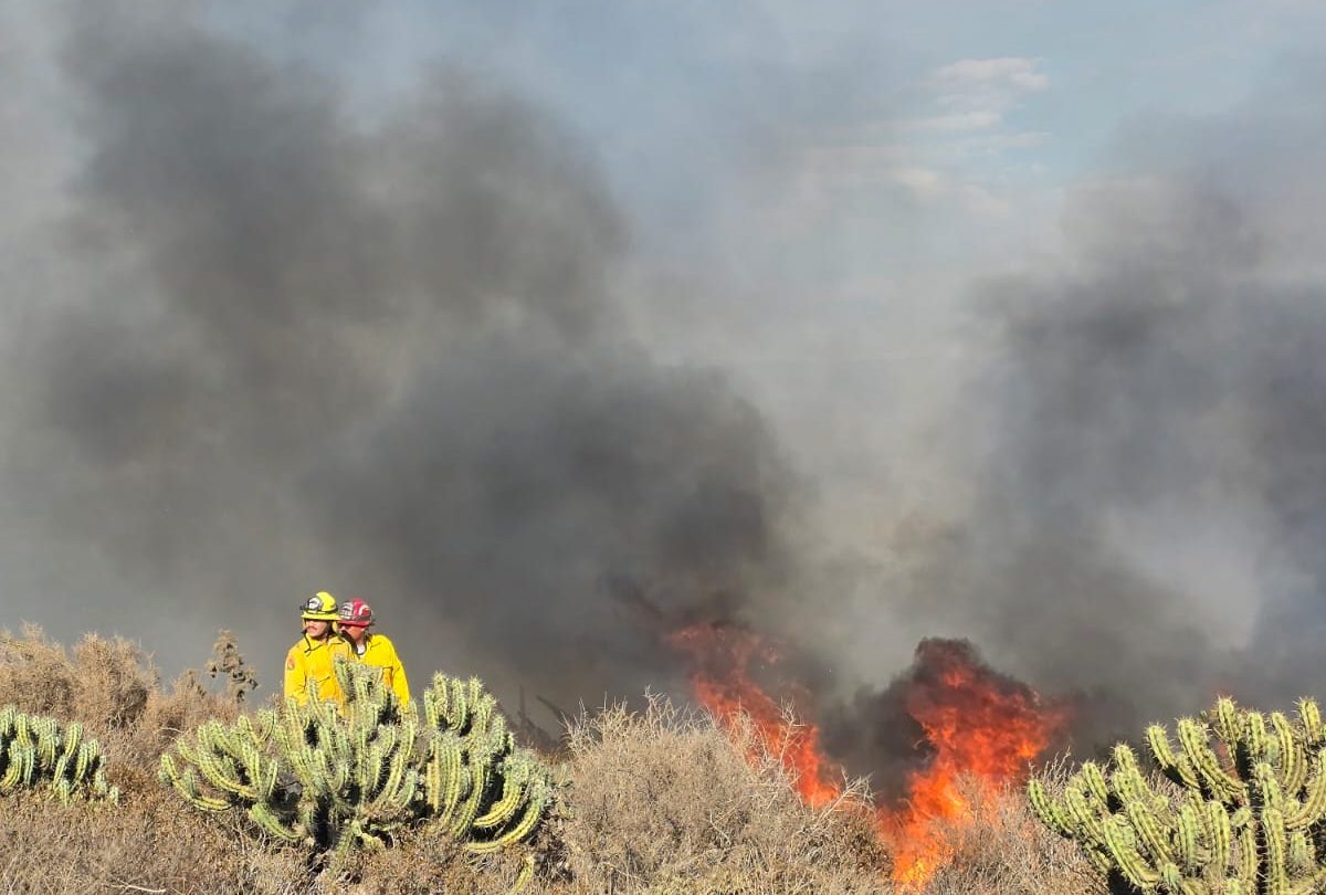 Controlan incendio en arroyo San Simón