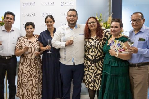 José Soto, Micaela Ontiveros, Anel Soto, Maclovio Córdova Cisneros, Sara Cisneros, Madeleine Bonifant Cisneros y Octavio Olvera.