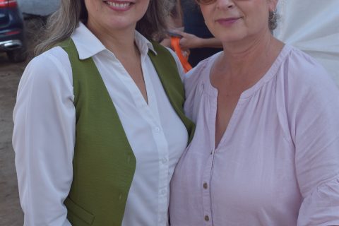 Rosy Cortez y Mary Estrada.