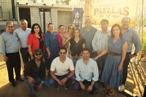 Los integrantes del Consejo Coordinador Empresarial de Ensenada posaron para la foto del recuerdo.