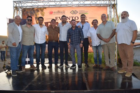 Los integrantes de Comice se tomaron la fotografía grupal.