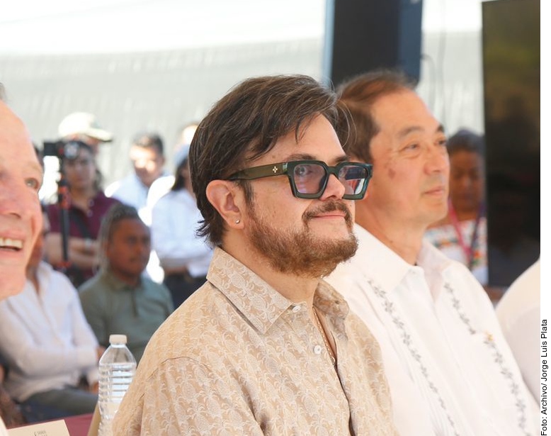 Aleks Syntek pausa su gira por trastorno psicótico