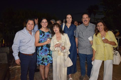 Roberto Ornelas, Tatiana Fernández, Zaza Ojeda, Laura León, Raymundo Beltrán y Paty Rodríguez.