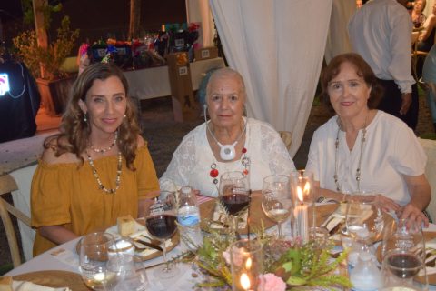 Annette Guzmán, Elizabeth Martínez Locqling y Beatriz Martínez Locqling.