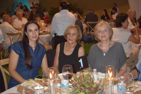 Laura León, Patricia Vega de León y Rosa María Cuevas.