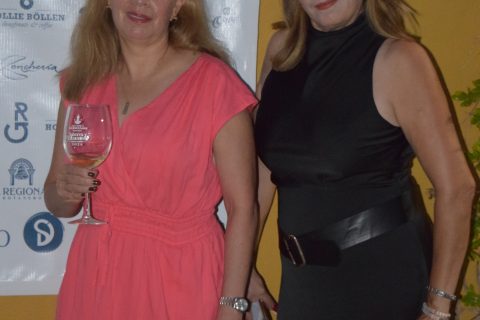 Gloria Tapia Rivas y Sonia Álvarez de Puga.