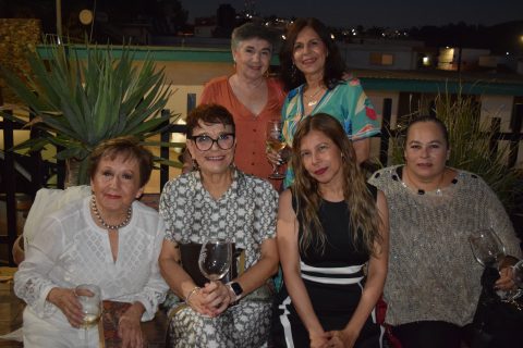 Silvia Centeno, Teresita Escobosa, Marisa Gutiérrez, Fela Osuna, Lyzi Cota y Esther González. 