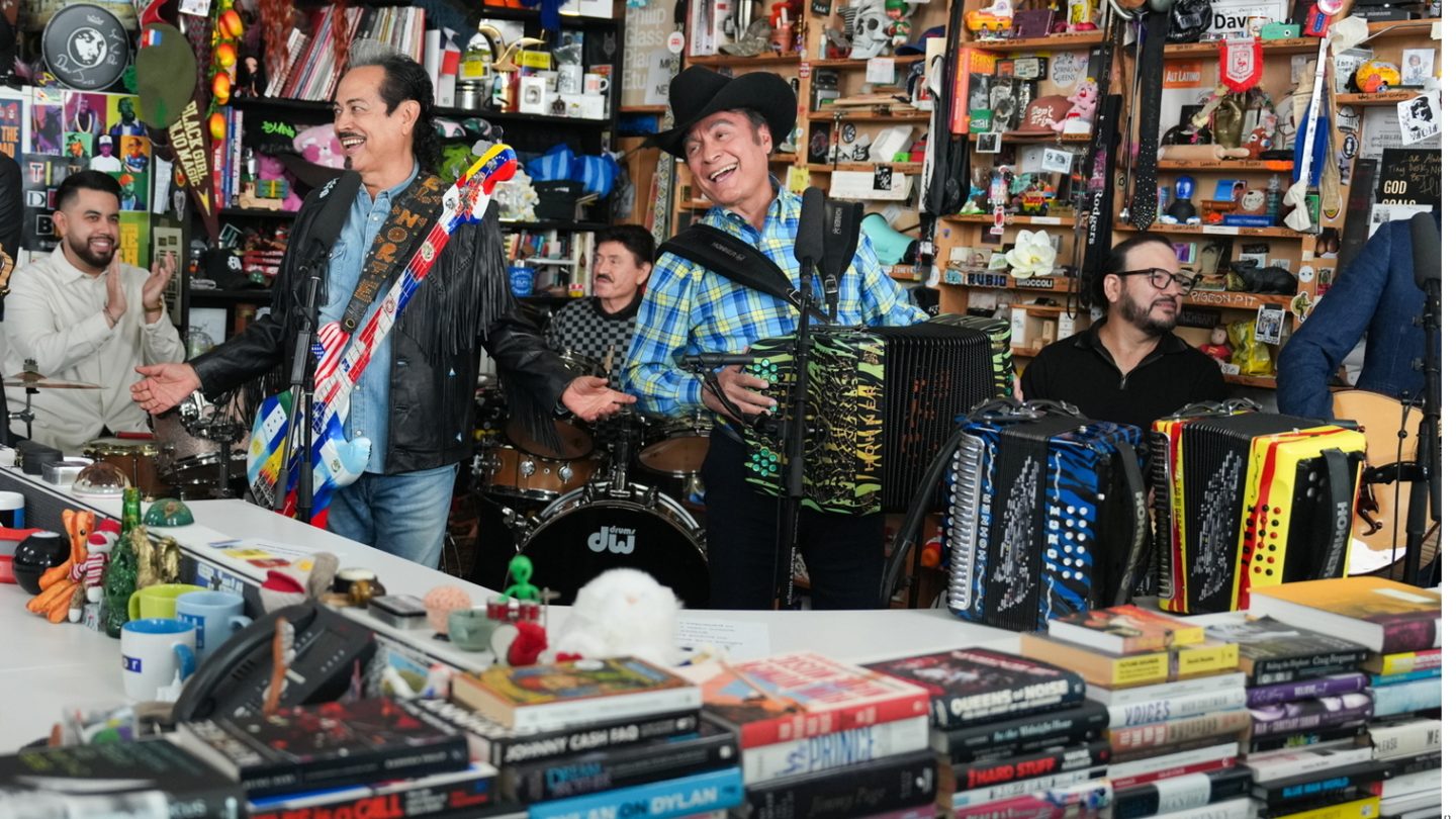 Los Tigres del Norte defienden a migrantes
