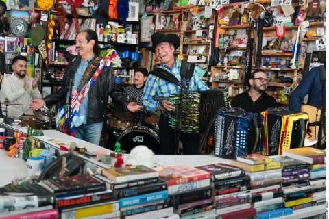 Los Tigres del Norte defienden a migrantes