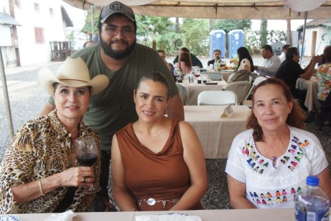 Ian Ramsés Urbina, Sonia Blancket, Erika Hernández y Leonor Camarena.