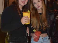 Brindan con margaritas