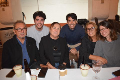 Armando Ramírez, Pablo Brotons, Patricia de Ramírez, Victorino García, Yolanda de Juan y Claudia Brotons.