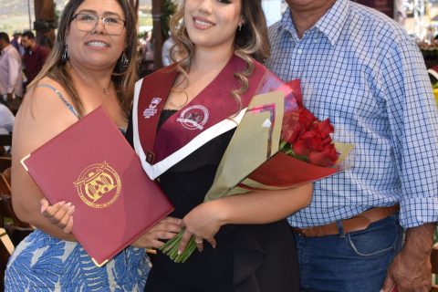 Carmen Camacho, Kenia Arce y Filiberto Arce.