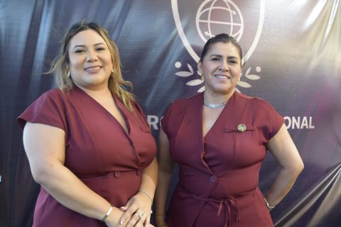 Diana Peralta y Dora Varela.