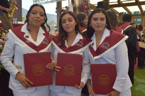 Aletxia Rivera, Yurebnny González y Dianna Díaz.