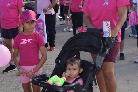 La familia Salgado participó en la caminata.