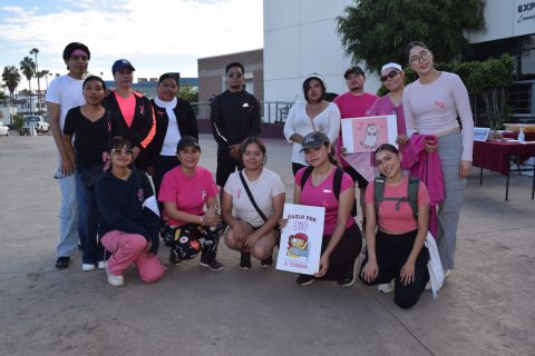 Esperanza Arellano asistió junto a sus alumnos de Enfermería de la UABC.