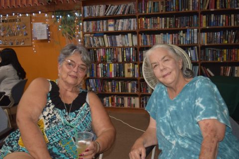 Irene Garnica y Kathy Morgan.