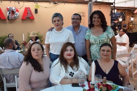 Irazú Valenzuela, Cristóbal Ocegueda, Karla Cordero, Sukey Sosa y Silva, Alma Sández y Tamar Córdova.