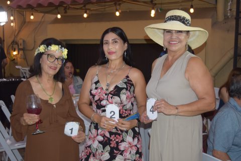 Durante la pasarela, las participantes recibieron aplausos de los asistentes.