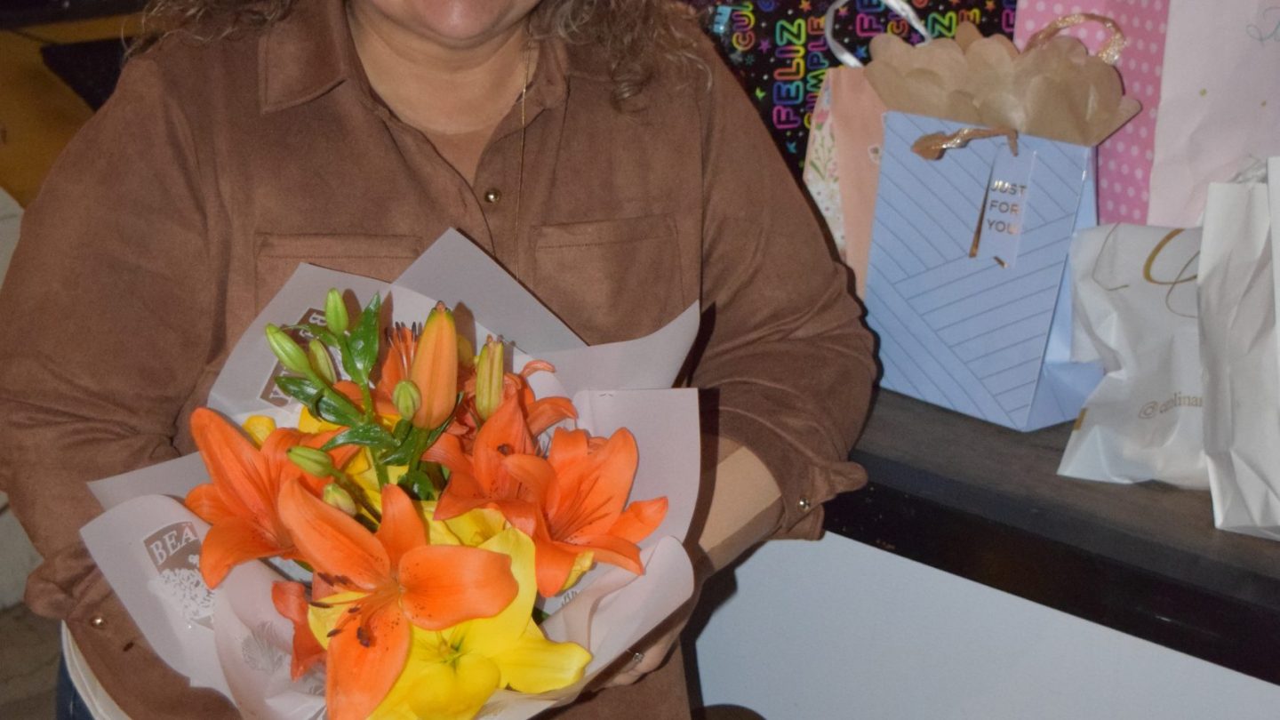 Mayté celebra con amigos