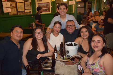 Julio y sus conejitas.