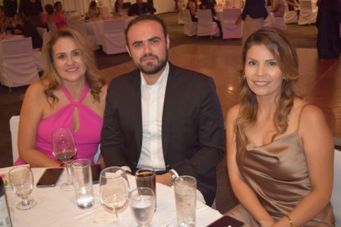 Renata Aceves, Federico Corona y Anabel Urbalejo.
