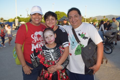 La familia Martínez Lucio participó en la divertida carrera.
