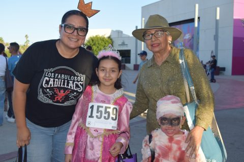 Julia Chávez, Ximena, Elvia Remigio y Julián.
