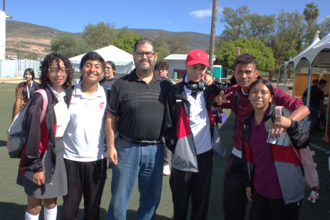 José Alfonso Galindo y alumnos del CBTis 41.