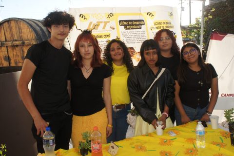 Ángel, Andrea, Leticia, Rosario, Evelyn y Ada.