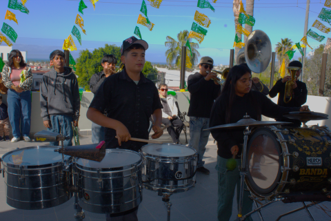Alexander, Dilan, Miguel Baltazar, Lesly y Abi integran la Banda Renovación Tierra Mixteca.